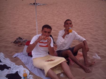 la avec ahmed2 en mange ...